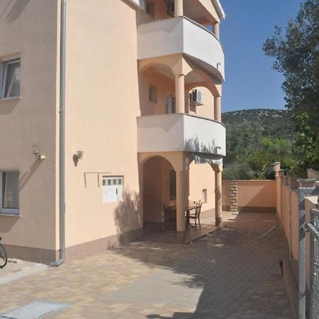 Apartments Antonija - Fitness Vinišće Extérieur photo