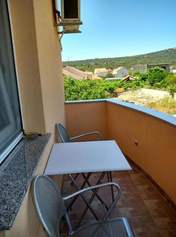 Apartments Antonija - Fitness Vinišće Extérieur photo