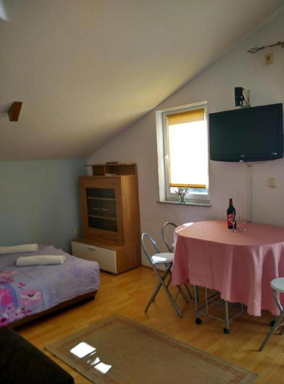 Apartments Antonija - Fitness Vinišće Extérieur photo